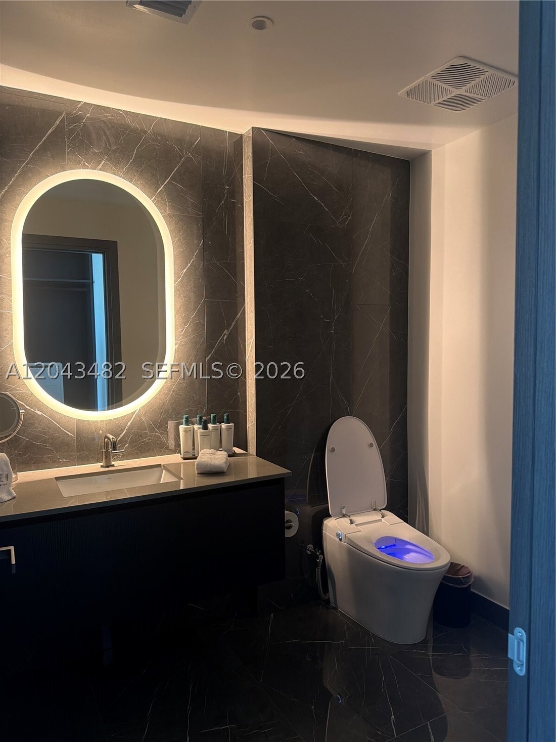 Condo in Miami, Florida, United States 5 - 18280399