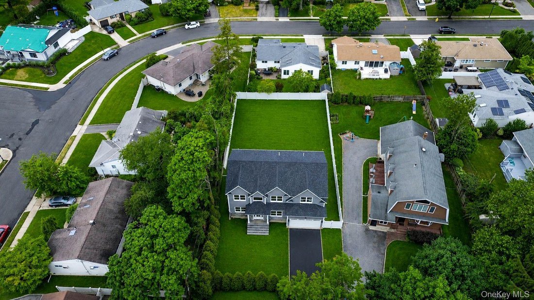 House in Plainview, New York, United States 1 - 18261659