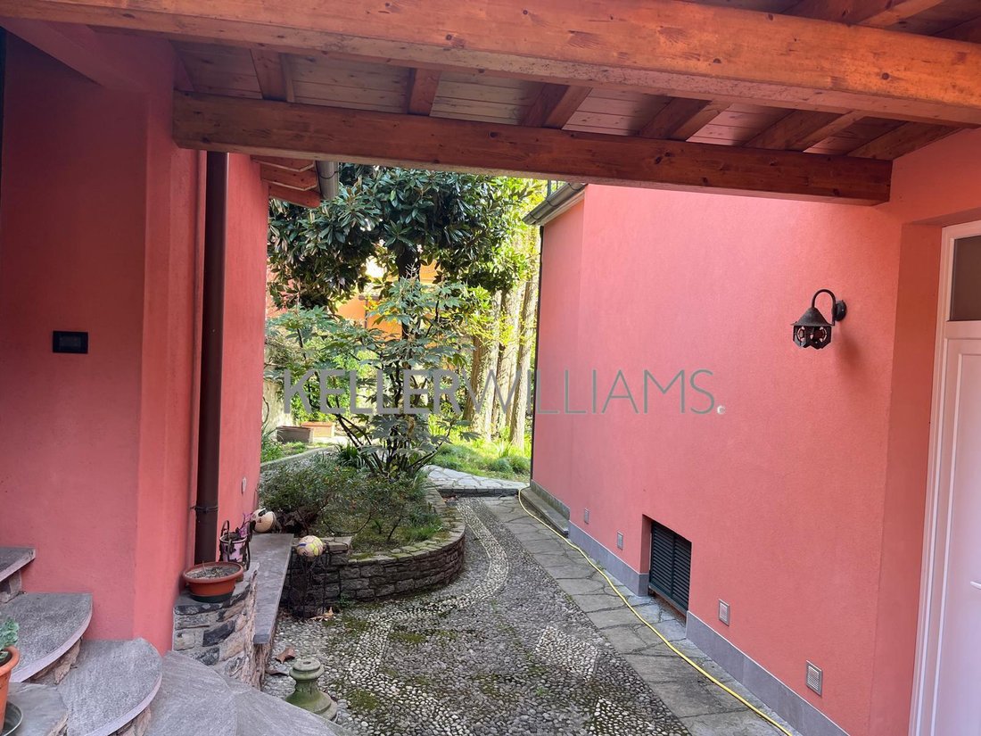 House in Western Lake Center, Como, Lombardy 2 - 18286256