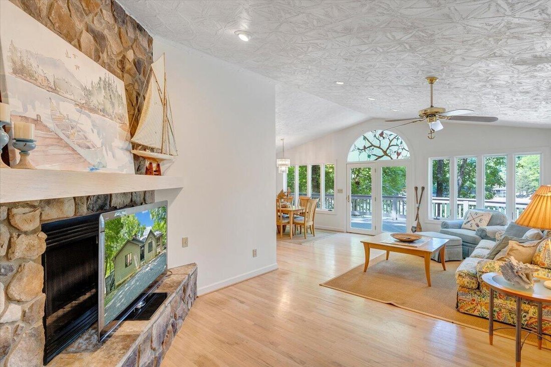 House in Wirtz, Virginia, United States 5 - 18285864