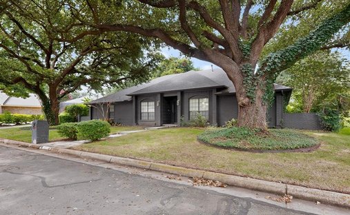 House in Arlington, Texas, United States 1