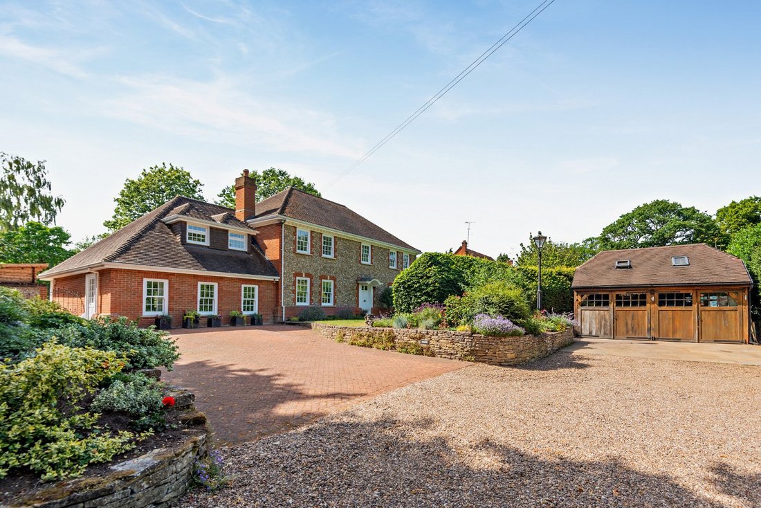 House in Chobham, England 1 - 18280524