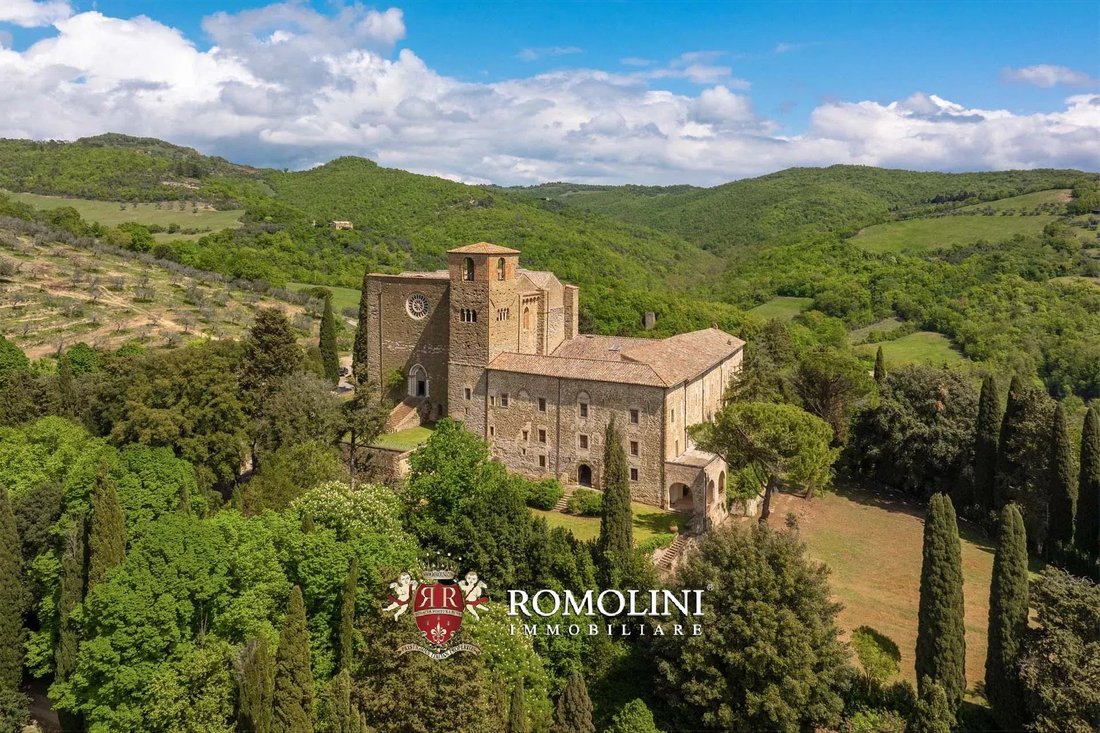 Estate in Historic Center, Perugia, Italy 2 - 17439120