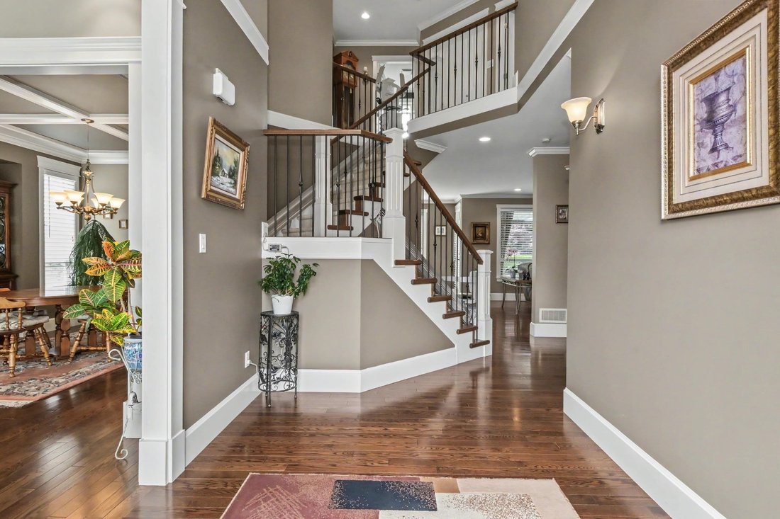 House in Surrey, British Columbia, Canada 2 - 18247444