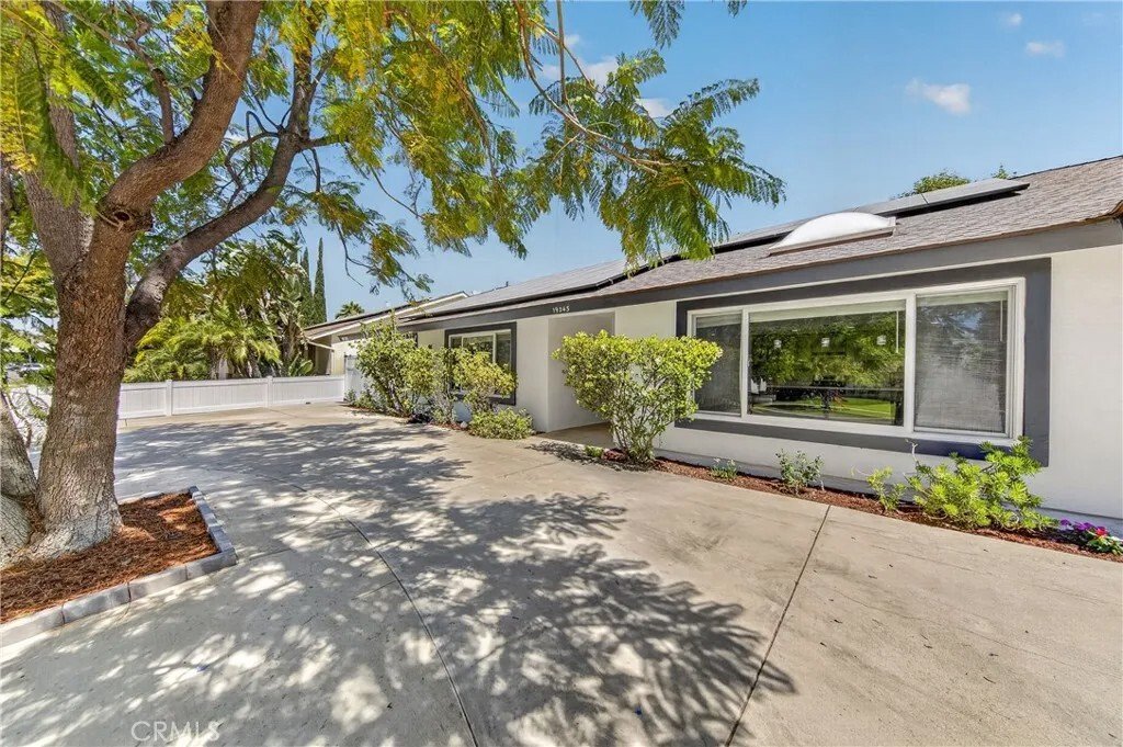 Los Angeles, California, United States 2 - 18280824