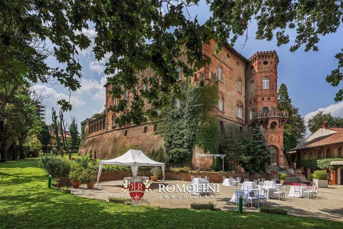 Castle in Oviglio, Piedmont, Italy 4 - 15665003