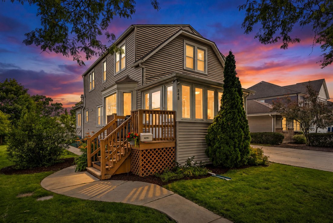 Downers Grove, Illinois, United States 1 - 18273911