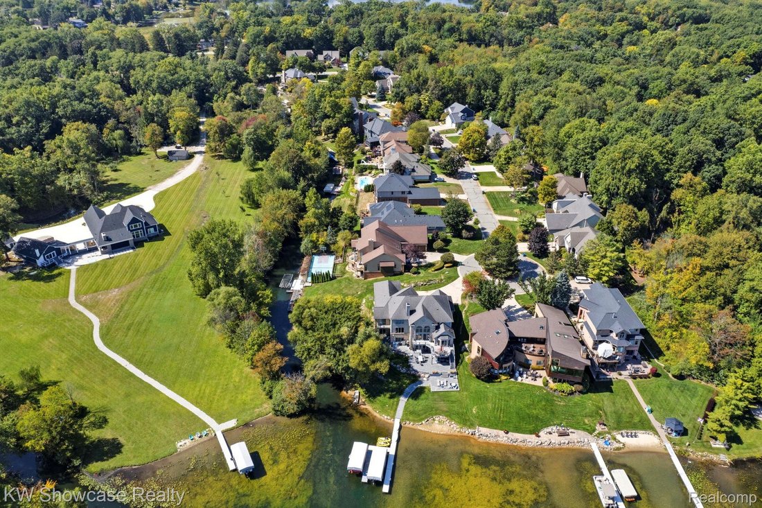 House in Commerce Charter Township, Michigan, United States 4 - 18285964