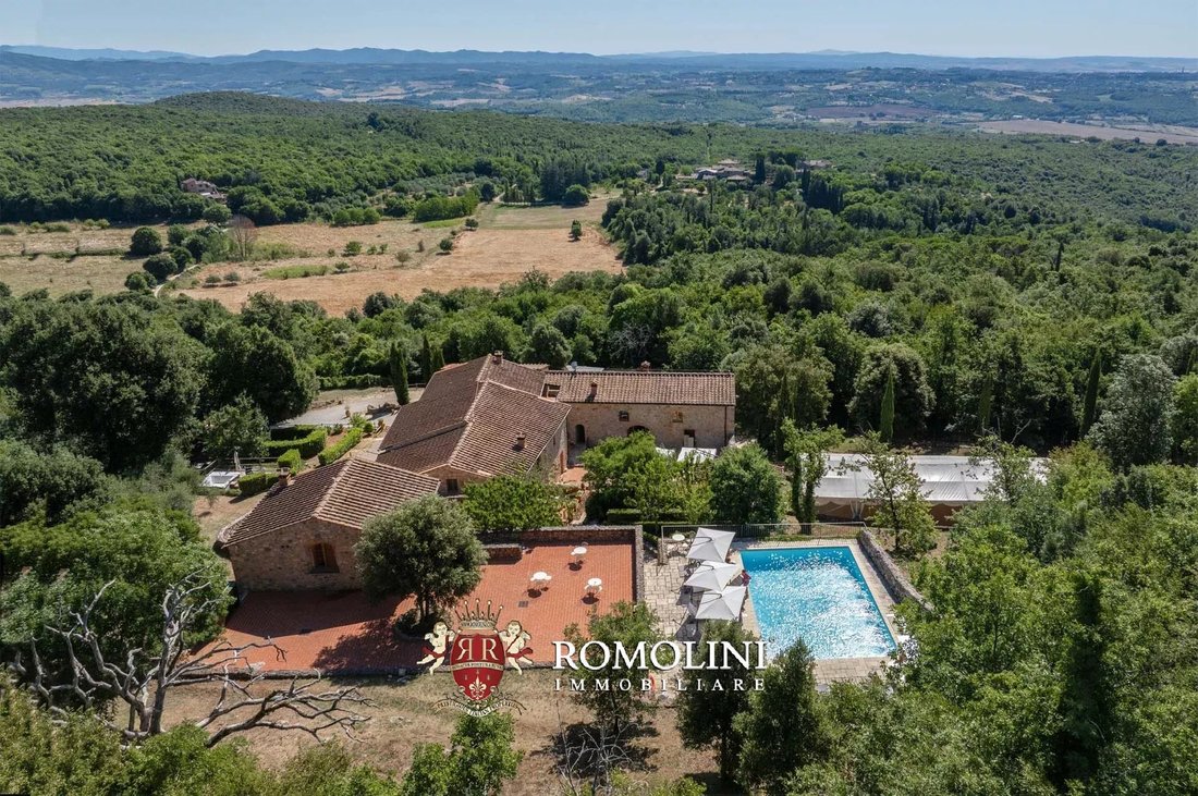 Villa in Historic Center, Siena, Tuscany 1 - 17694181