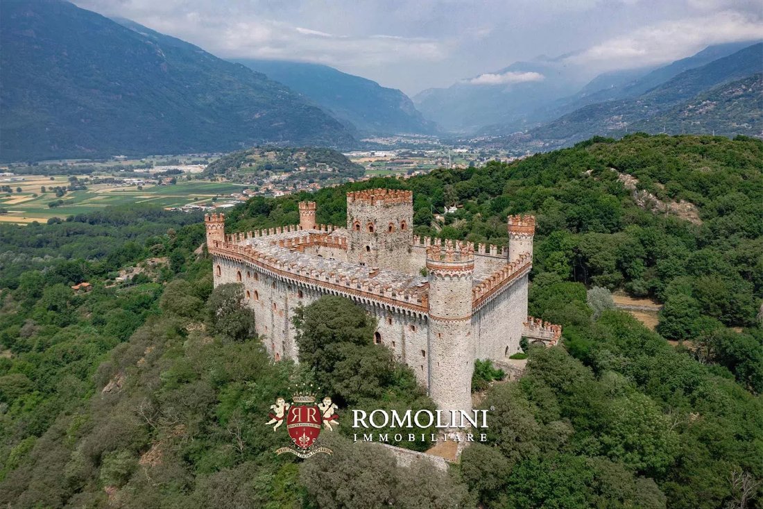 Castle in Montalto Dora, Piedmont, Italy 5 - 15666240