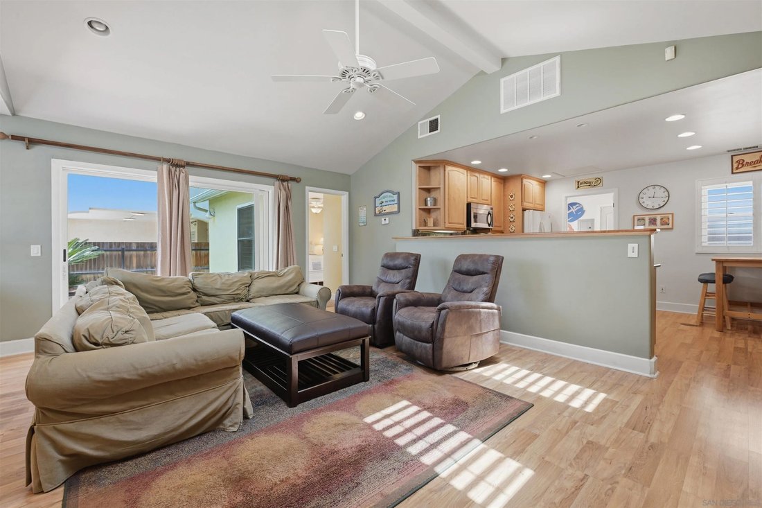 San Diego, California, United States 5 - 18264873