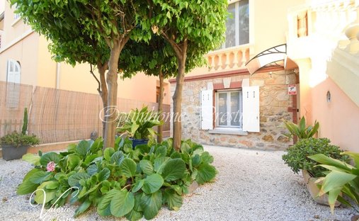 House in Hyeres, Provence-Alpes-Côte d'Azur, France 1