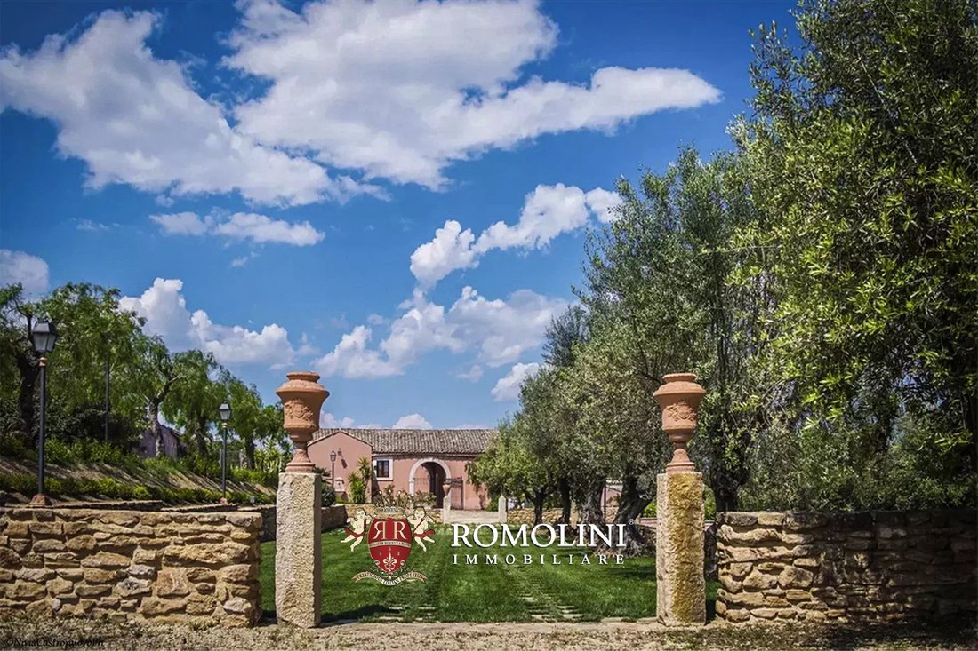 Estate in Caltagirone, Sicily, Italy 2 - 16991144