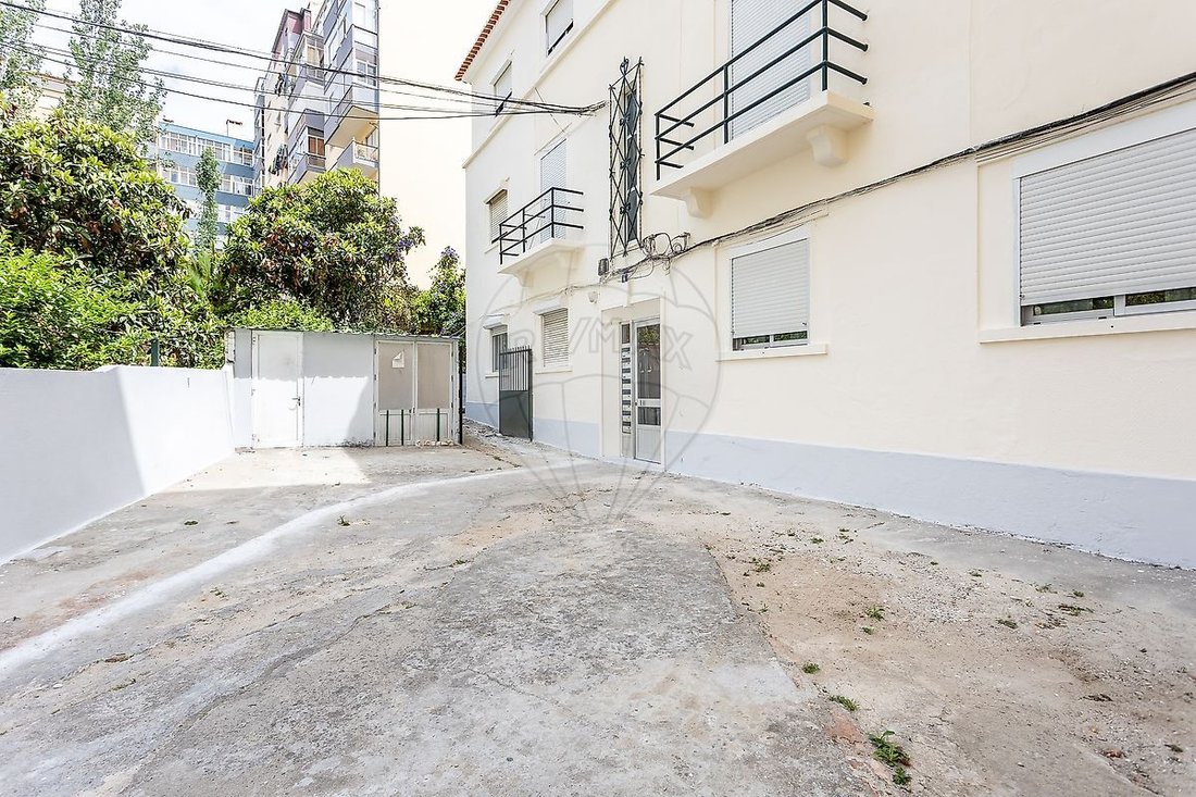 Agualva-Cacem, Lisbon, Portugal 2 - 18291135