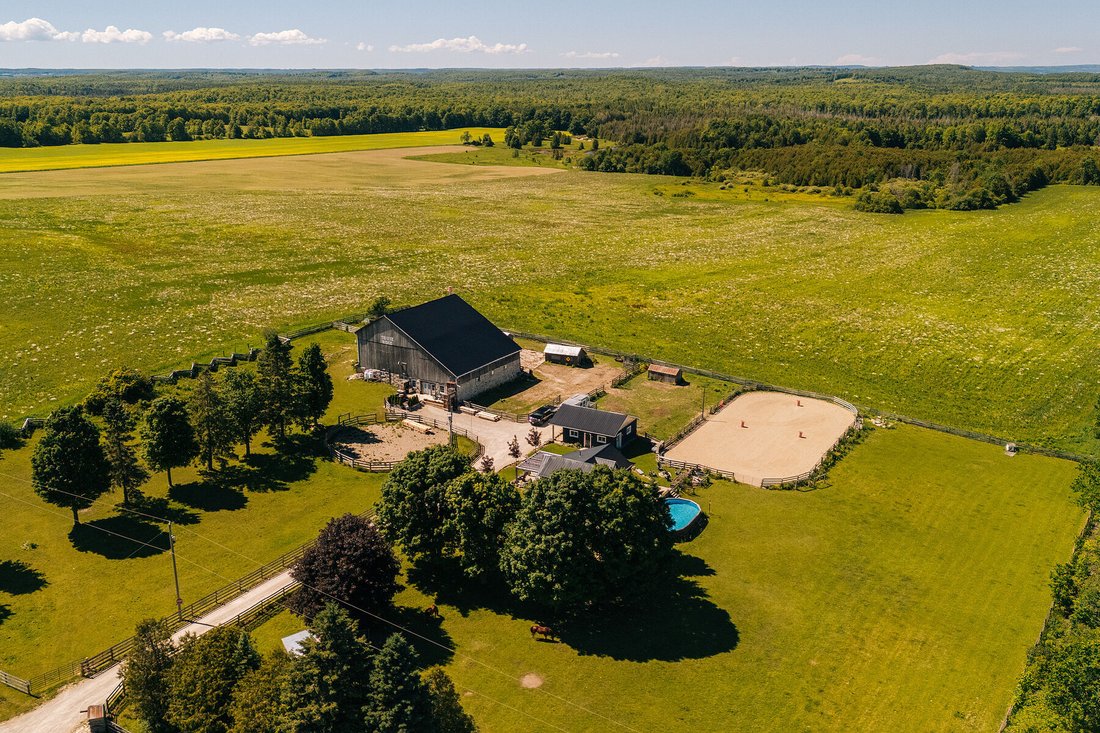 House in Feversham, Ontario, Canada 3 - 18279787