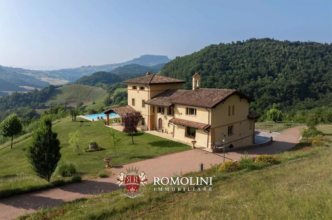 Villa in Canossa, Emilia-Romagna, Italy 2 - 15927885