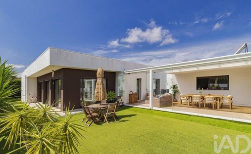 Townhouse in Azeitao (Sao Lourenco e Sao Simao), Setubal, Portugal 1