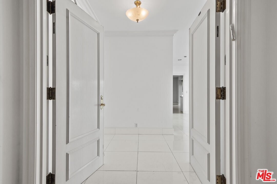 Condo in Los Angeles, California, United States 3 - 18294924
