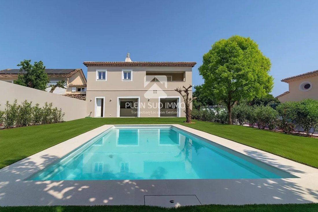 Villa in Grasse, Provence-Alpes-Côte d'Azur, France 2 - 18292473