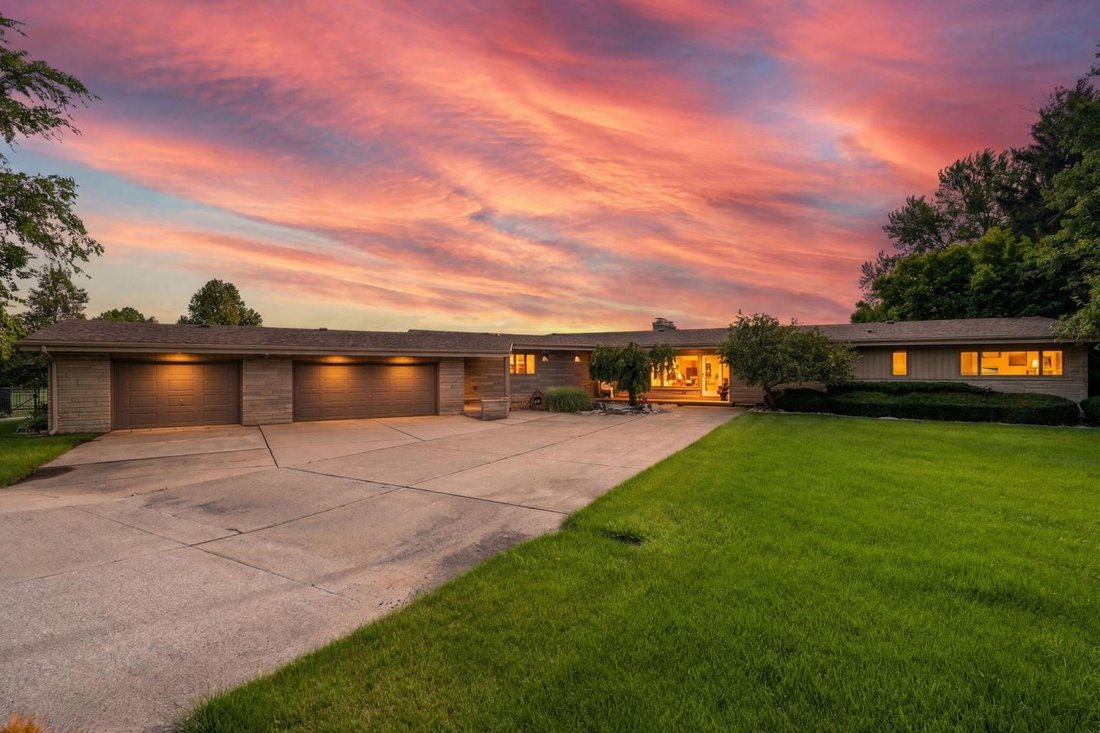 House in Crown Point, Indiana, United States 1 - 18289088
