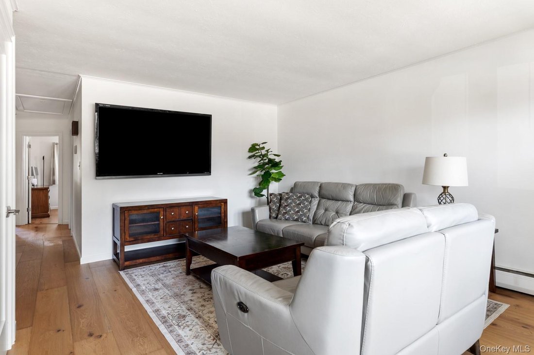 House in West Babylon, New York, United States 5 - 18294960