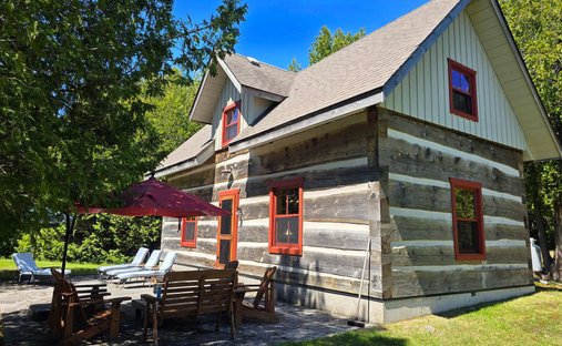 House in Miller Lake, Ontario, Canada 1