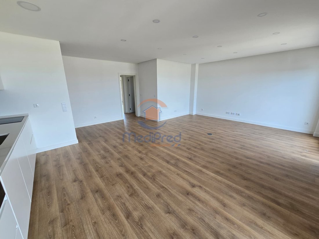 Apartment in Santo António dos Cavaleiros, Lisbon, Portugal 3 - 16995596