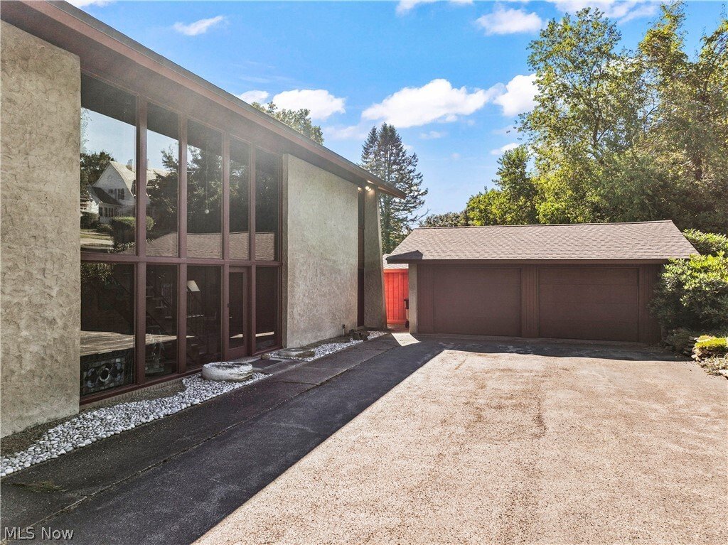 House in East Liverpool, Ohio, United States 5 - 18292020