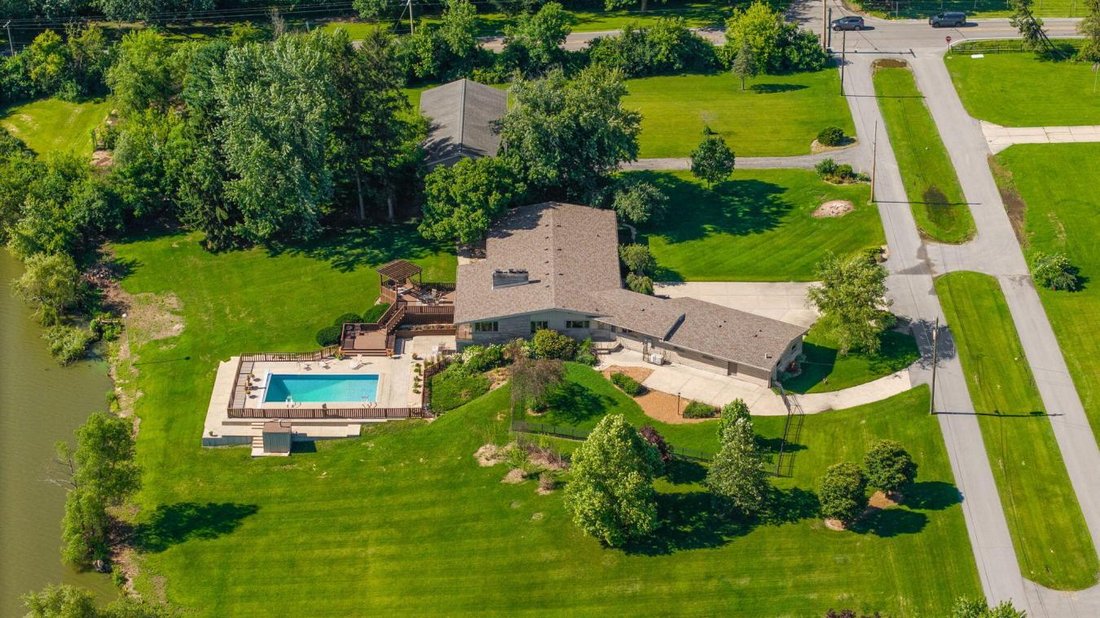 House in Crown Point, Indiana, United States 4 - 18289088