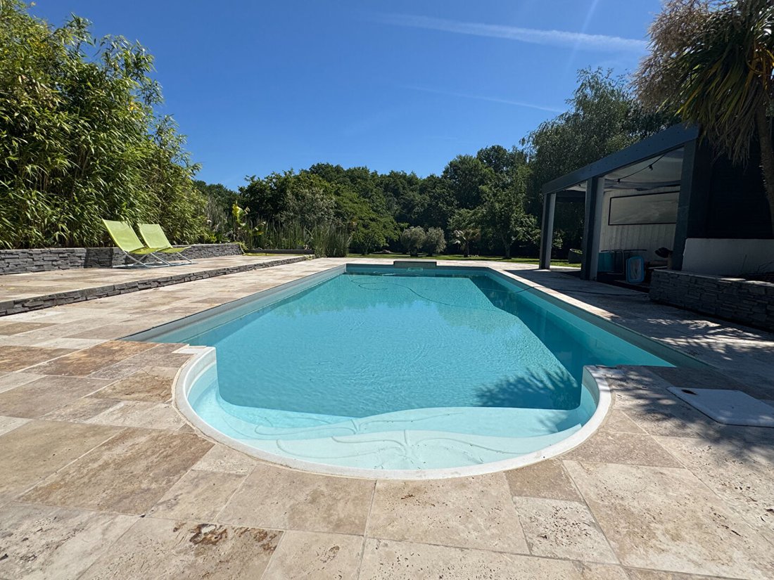Villa in Sallebœuf, Nouvelle-Aquitaine, France 3 - 18282912