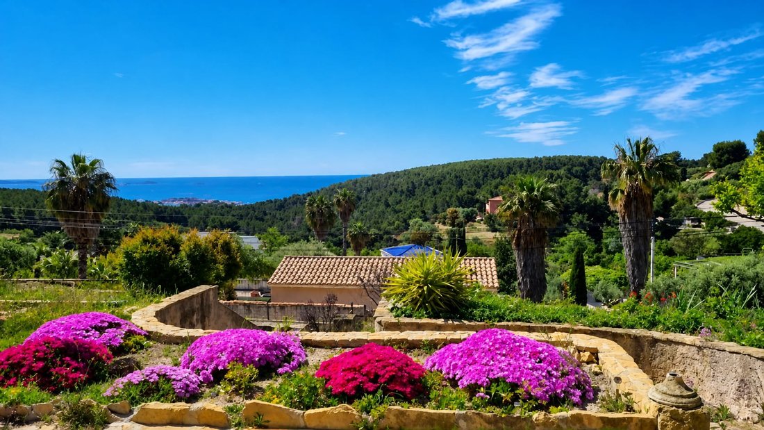 Villa in Cuges-les-Pins, Provence-Alpes-Côte d'Azur, France 1 - 18286968