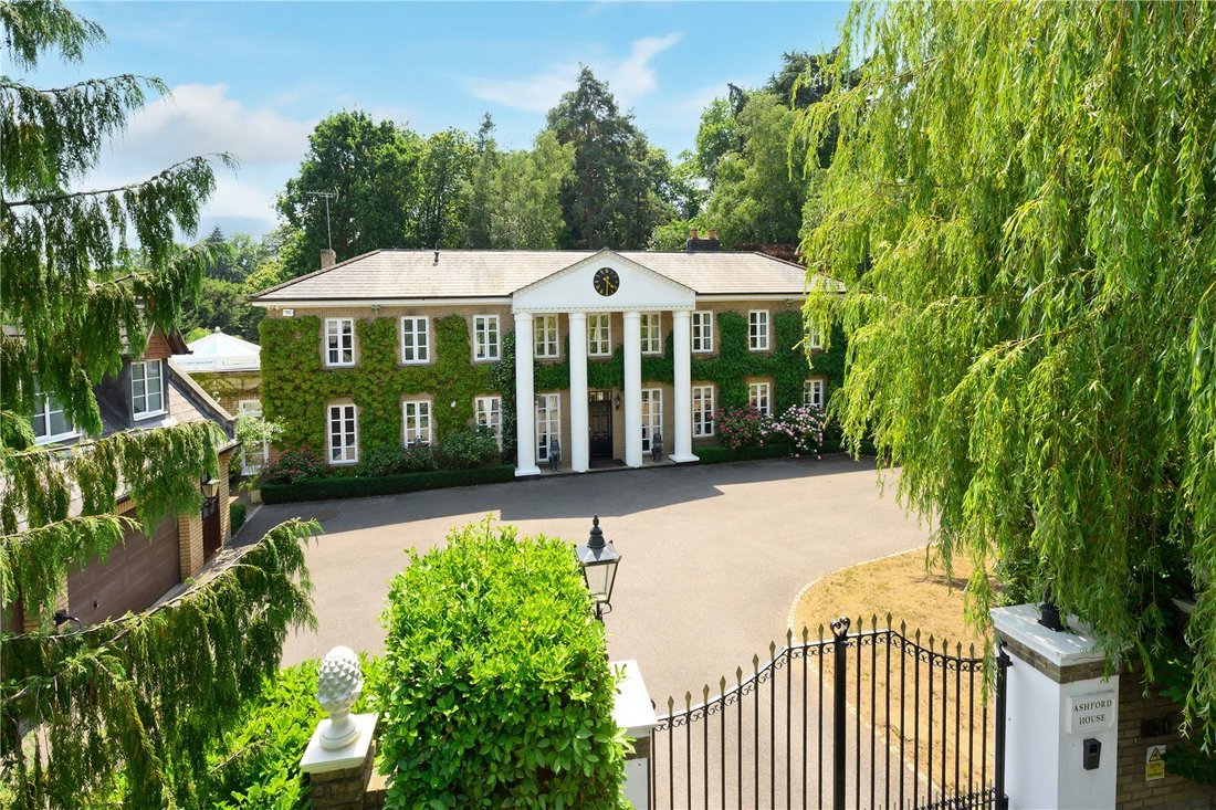 House in Brooklands, Elmbridge, England 1 - 17260324