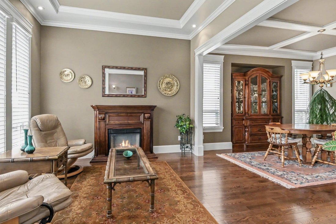 House in Surrey, British Columbia, Canada 3 - 18247444