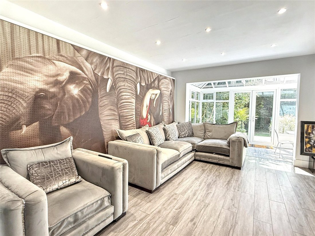 Bungalow in Arkley, Barnet, England 5 - 18284012
