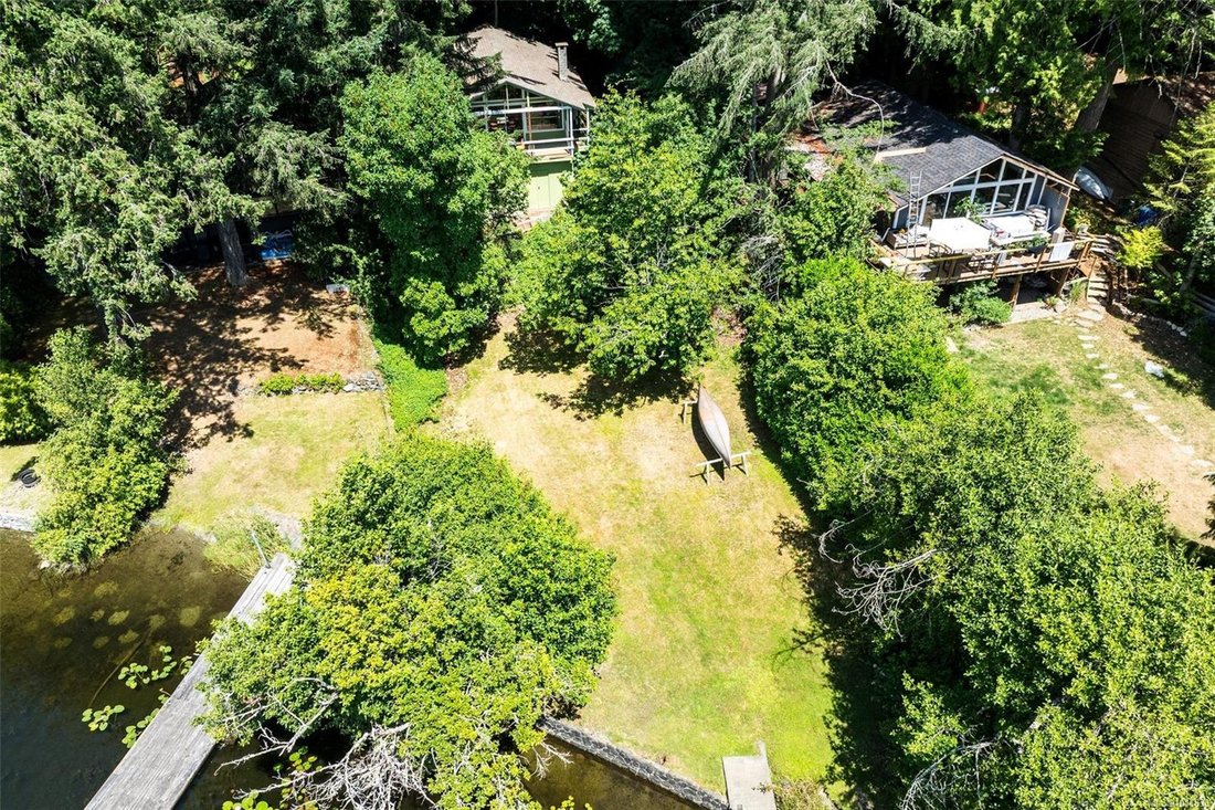 House in Shawnigan Lake, British Columbia, Canada 1 - 18293233