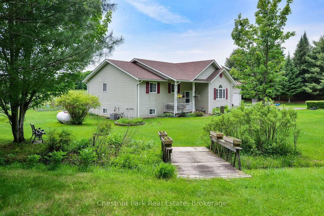 House in Huntsville, Ontario, Canada 2 - 18156774