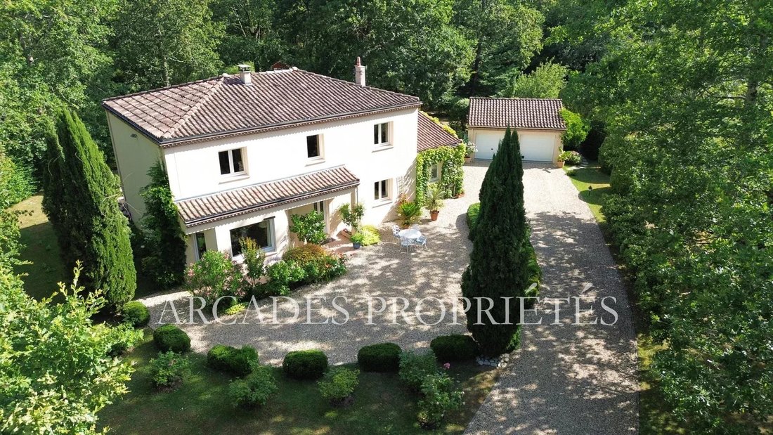 House in Saint-Sulpice-et-Cameyrac, Nouvelle-Aquitaine, France 1 - 18295839
