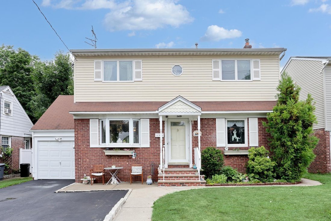 House in Bergenfield, New Jersey, United States 1 - 18290214