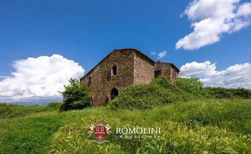 Estate in Pitigliano, Tuscany, Italy 1