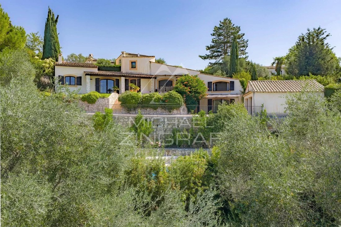 Villa in Grasse, Provence-Alpes-Côte d'Azur, France 1 - 15444697