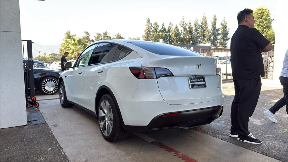 Suv in Azusa, CA, United States 2 - 18289850