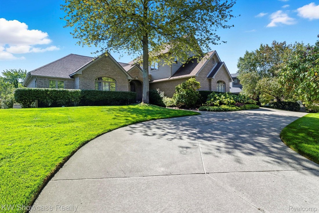 House in Commerce Charter Township, Michigan, United States 2 - 18285964
