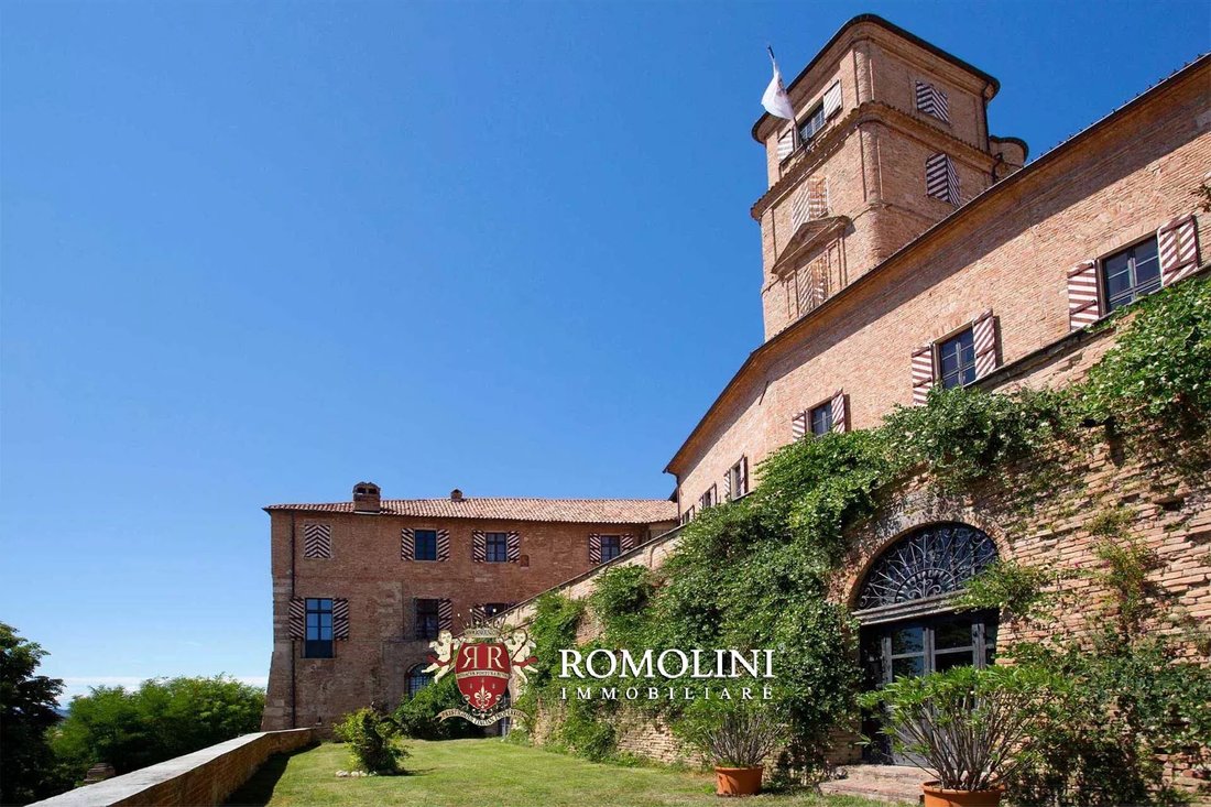 Castle in Center, Asti, Piedmont 5 - 16545304