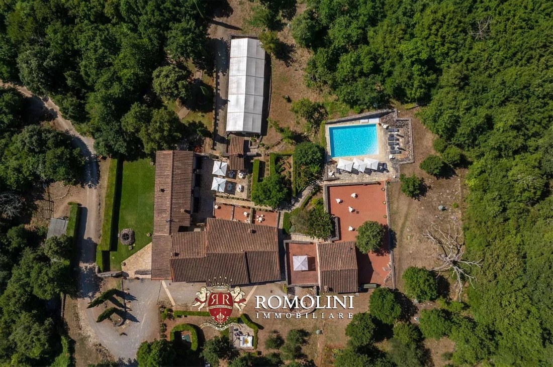 Villa in Historic Center, Siena, Tuscany 5 - 17694181