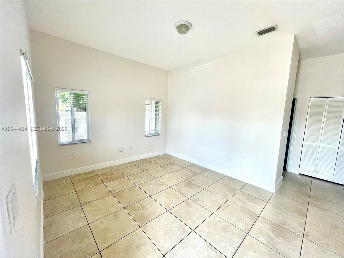 House in Hialeah, Florida, United States 4 - 18294983