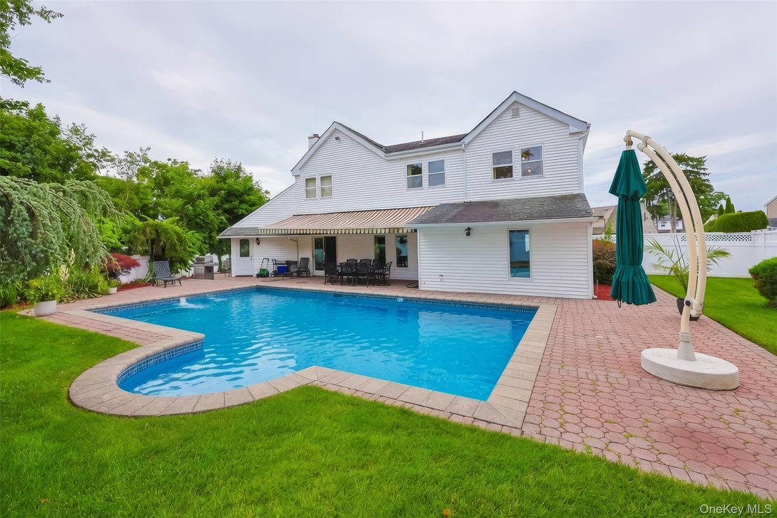 House in Levittown, New York, United States 3 - 18280170