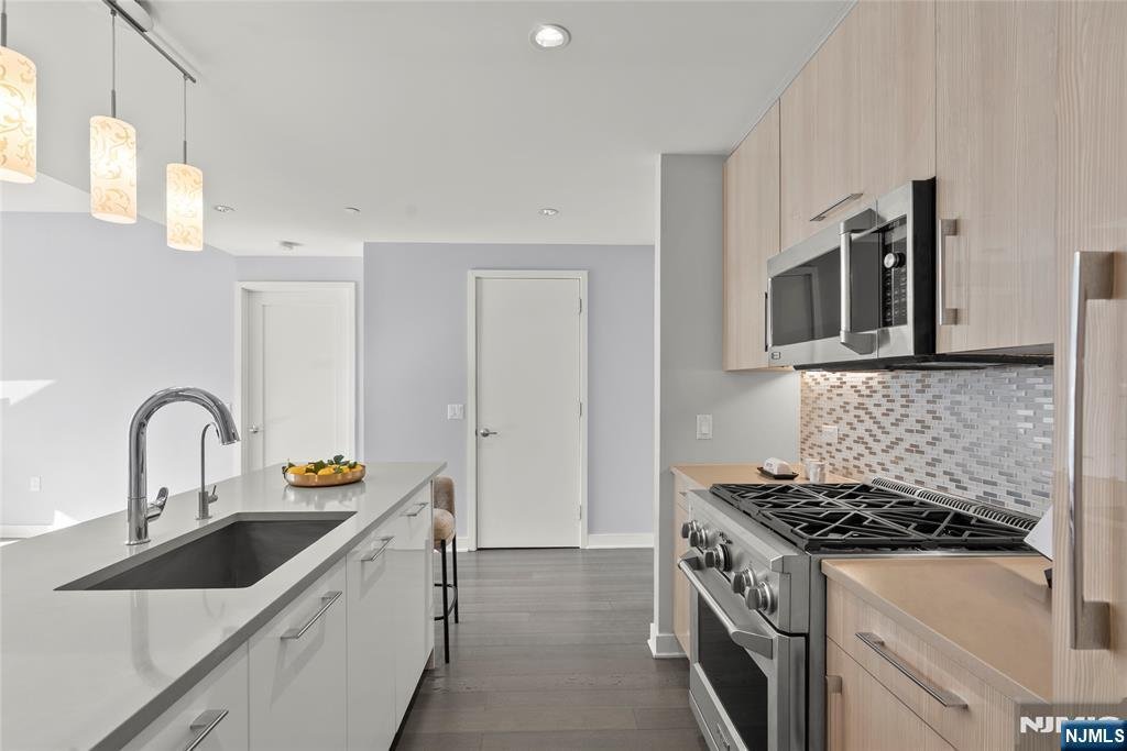 Condo in Weehawken, New Jersey, United States 5 - 18204025