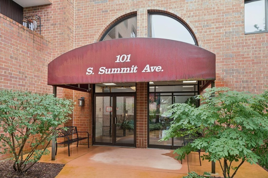 Condo in Park Ridge, Illinois, United States 2 - 18291906