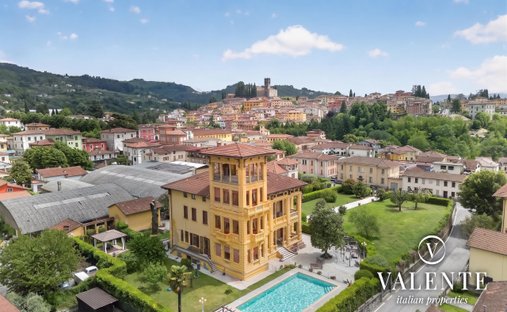 Villa in Barga, Tuscany, Italy 1
