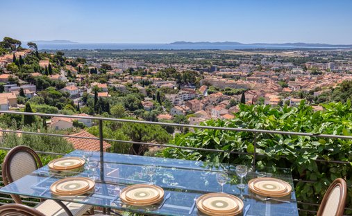 House in Hyeres, Provence-Alpes-Côte d'Azur, France 1